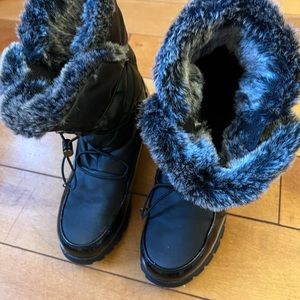 Khombu snow shoes women size 7.5